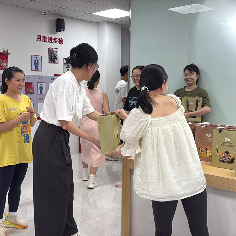 The company's Dragon Boat Festival gift-giving scene