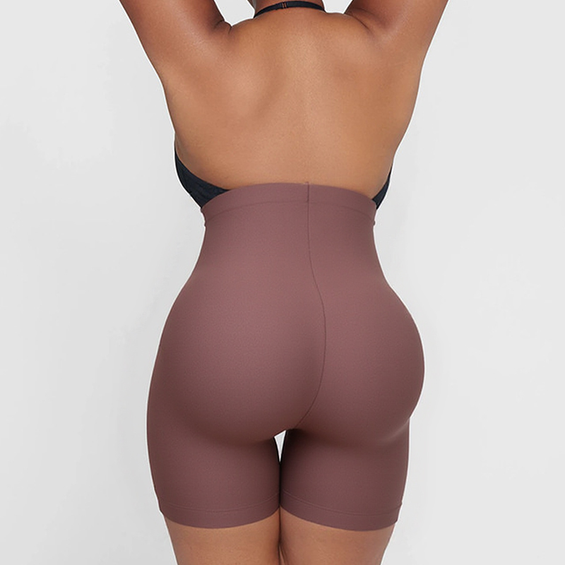 a model poses wearing the sculpt mid rise short by back view