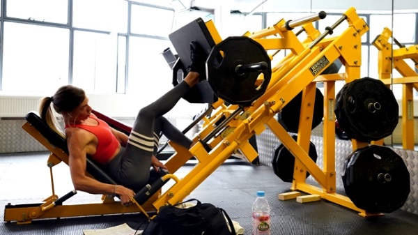 Which is better outdoor fitness or indoor fitness？