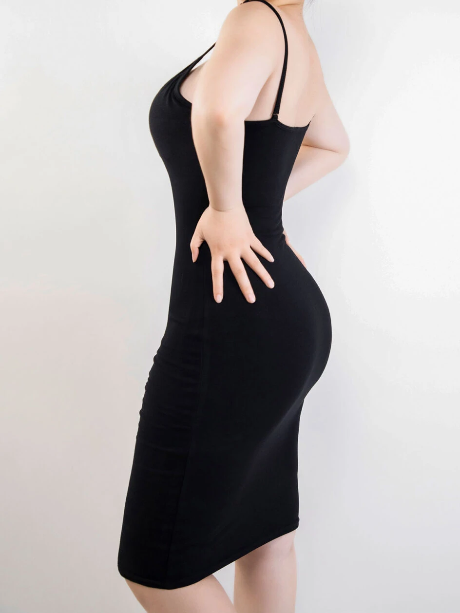 Kleid mit V-Ausschnitt und integrierter Figurformung