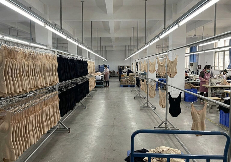 Seamless Shapewear Factory MOQ: In-Stock vs Custom — What Each Number Means for Your First Order
