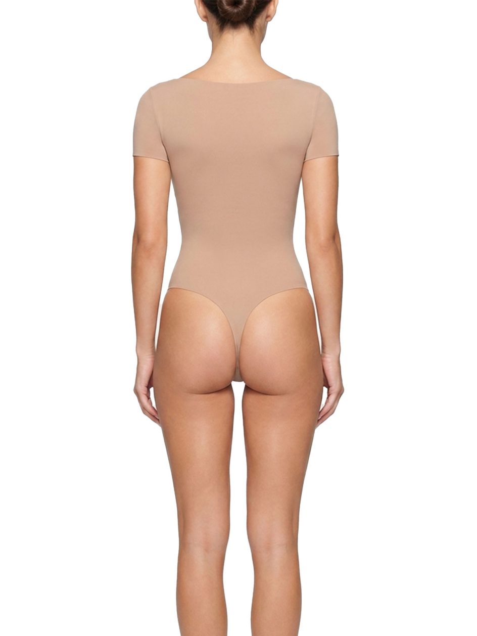 Body tanga con escote en U