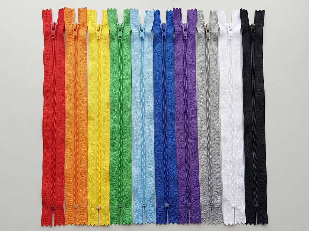 YKK-Reißverschlüsse in verschiedenen Farben für die Herstellung maßgeschneiderter Shapewear